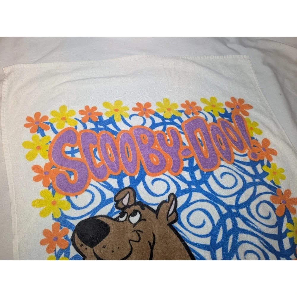 Vintage 2000 Scooby Doo Beach Towel Y2K Groovy Flowers 60